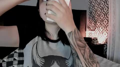 Snapshot of adeelinee chatting on 05/26/26, 05:20 Ade online show from 05/26/26, 05:20