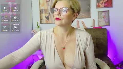 Snapshot of adeellee_ chatting on 10/16/25, 08:26 adeellee online show from 10/16/25, 08:26