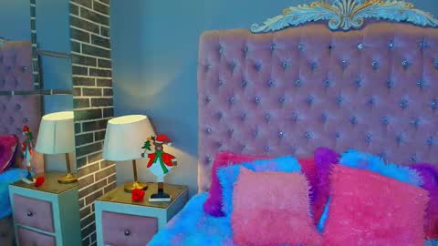 Snapshot of adelainebest chatting on 12/17/25, 05:35 Adelaine online show from 12/17/25, 05:35