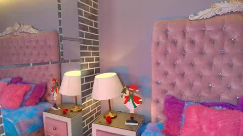 Snapshot of adelainebest chatting on 12/19/25, 04:19 Adelaine online show from 12/19/25, 04:19