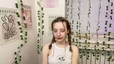 Snapshot of adele0_0 chatting on 12/22/24, 01:44 Adele online show from 12/22/24, 01:44