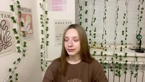 Snapshot of adele0_0 chatting on 12/23/24, 01:03 Adele online show from 12/23/24, 01:03