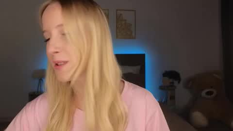 Adele online show from 03/19/26, 09:08