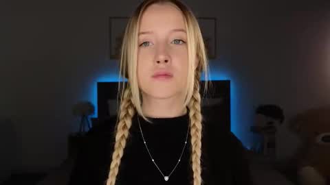 Adele online show from 03/25/26, 08:59