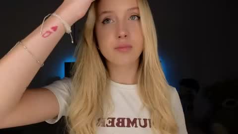 Adele online show from 03/29/26, 09:04