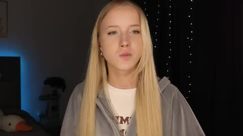 Adele online show from 04/11/26, 08:46