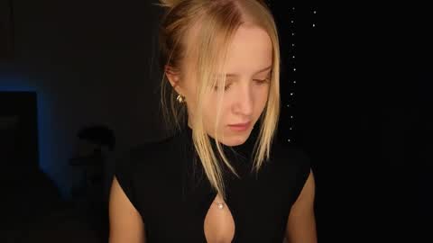 Adele online show from 04/18/26, 09:04