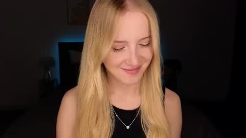 Snapshot of adele_armas chatting on 06/18/26, 09:30 Adele online show from 06/18/26, 09:30