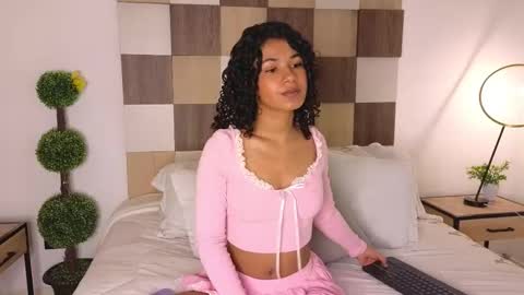 Andrea online show from 02/11/25, 01:41