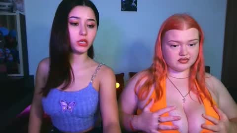 Snapshot of adele_kiara chatting on 10/22/25, 01:28 adele_kiara online show from 10/22/25, 01:28