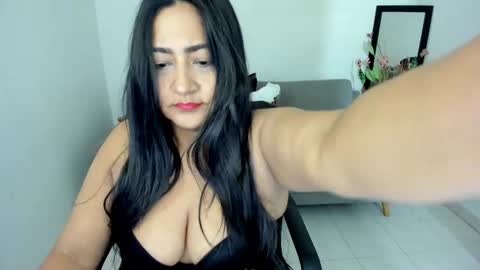 Snapshot of adele_sweett chatting on 12/23/25, 10:13 Carolina online show from 12/23/25, 10:13