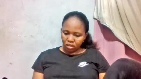 Snapshot of adelealy chatting on 06/16/26, 02:25 adelealy online show from 06/16/26, 02:25