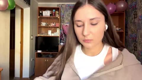 Snapshot of adeleapel chatting on 02/20/26, 08:05 Poly online show from 02/20/26, 08:05