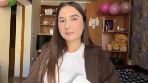 Snapshot of adeleapel chatting on 03/05/26, 08:32 Poly online show from 03/05/26, 08:32