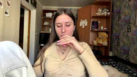 Snapshot of adeleapel chatting on 03/27/26, 09:32 Poly online show from 03/27/26, 09:32