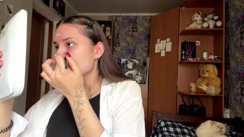 Snapshot of adeleapel chatting on 04/16/26, 12:17 Poly online show from 04/16/26, 12:17