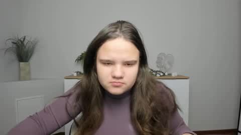 Snapshot of adelecruzz chatting on 01/19/25, 12:50 adelecruzz online show from 01/19/25, 12:50