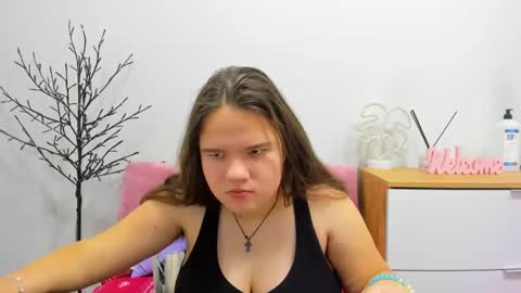 Snapshot of adelecruzz chatting on 02/10/25, 01:22 adelecruzz online show from 02/10/25, 01:22