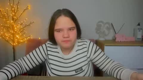 Snapshot of adelecruzz chatting on 02/12/25, 04:44 adelecruzz online show from 02/12/25, 04:44
