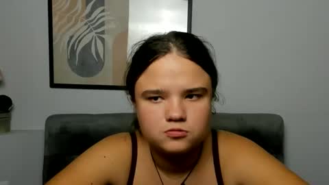 Snapshot of adelecruzz chatting on 09/17/25, 12:07 adelecruzz online show from 09/17/25, 12:07