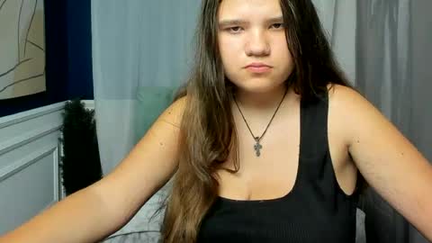 Snapshot of adelecruzz chatting on 06/22/26, 12:02 adelecruzz online show from 06/22/26, 12:02