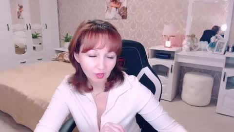 Snapshot of adelemoran chatting on 01/26/25, 10:35 AdeleMoran online show from 01/26/25, 10:35