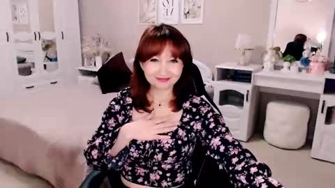 Snapshot of adelemoran chatting on 07/17/26, 07:41 AdeleMoran online show from 07/17/26, 07:41