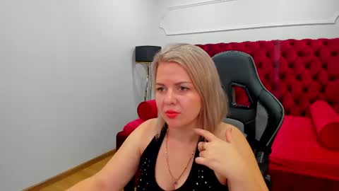 AdeleRavelle online show from 07/15/26, 05:23