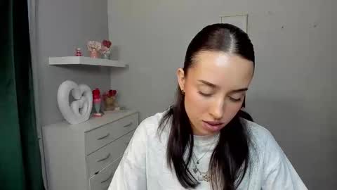 Adele online show from 04/09/26, 05:51