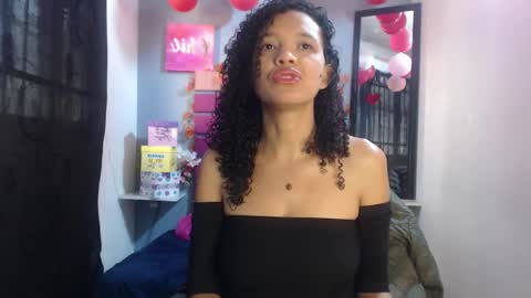 Snapshot of adeleth_blue chatting on 09/24/25, 12:19 Adeleth online show from 09/24/25, 12:19