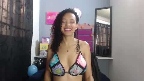 Snapshot of adeleth_blue chatting on 10/06/25, 12:35 Adeleth online show from 10/06/25, 12:35