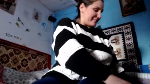 Snapshot of adelineblueeyes chatting on 12/18/24, 09:36 Larisa online show from 12/18/24, 09:36