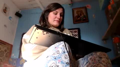 Snapshot of adelineblueeyes chatting on 01/27/25, 01:19 Larisa online show from 01/27/25, 01:19