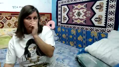 Snapshot of adelineblueeyes chatting on 10/04/25, 11:30 Larisa online show from 10/04/25, 11:30