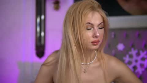 Snapshot of adelineking chatting on 12/29/24, 03:00 Ade online show from 12/29/24, 03:00