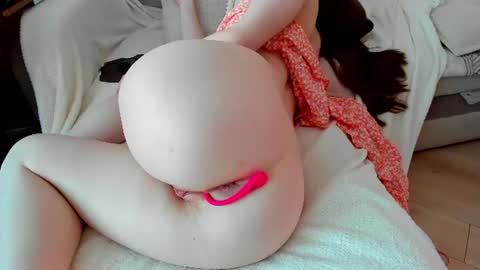 Snapshot of adelinemur chatting on 06/25/26, 04:01 Amy online show from 06/25/26, 04:01