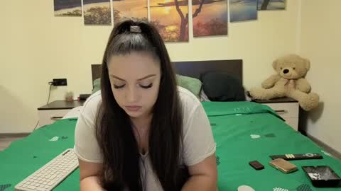 Adellineee online show from 04/06/26, 09:27