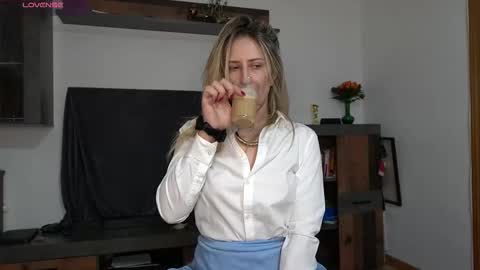 adelllee online show from 11/05/25, 10:48