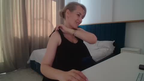 Snapshot of adellynrose chatting on 06/19/26, 03:27 Adellyn online show from 06/19/26, 03:27