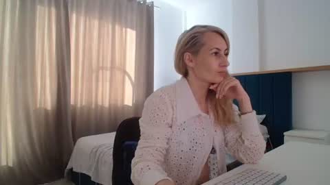 Snapshot of adellynrose chatting on 07/20/26, 03:14 Adellyn online show from 07/20/26, 03:14