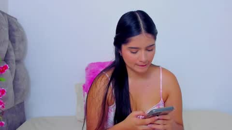 Snapshot of adhara__evanss chatting on 01/06/25, 11:07 online show from 01/06/25, 11:07