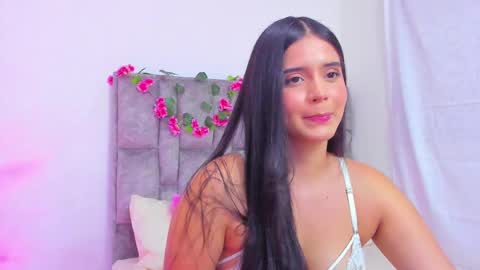 Snapshot of adhara__evanss chatting on 01/07/25, 11:14 online show from 01/07/25, 11:14