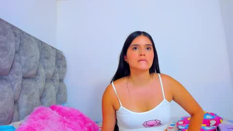 Snapshot of adhara__evanss chatting on 01/17/25, 04:17 online show from 01/17/25, 04:17