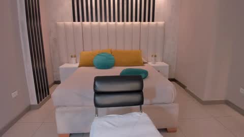 Snapshot of adharadonnet chatting on 01/10/25, 10:06 Adhara online show from 01/10/25, 10:06