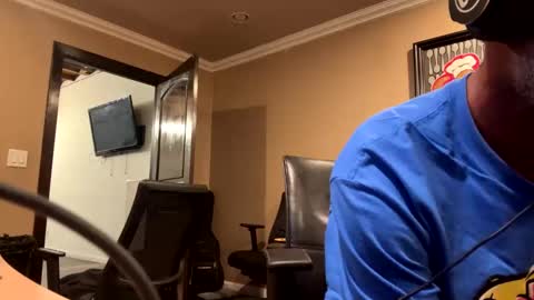 Snapshot of adick_ting chatting on 11/04/25, 01:32 adick_ting online show from 11/04/25, 01:32