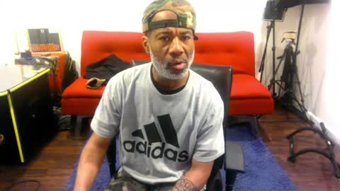 Snapshot of adick_ting chatting on 12/15/25, 01:32 adick_ting online show from 12/15/25, 01:32