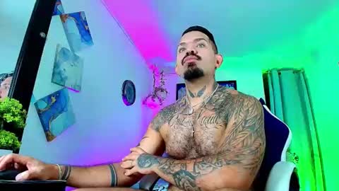 Snapshot of adil_aminn chatting on 11/17/25, 09:09 DALIL ADIL AMIN online show from 11/17/25, 09:09