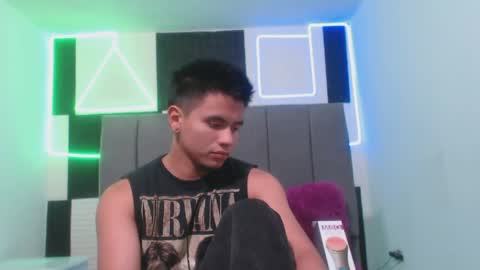 adonis_latin_19 online show from 04/22/26, 03:53