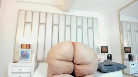 ANDREA PEREZ online show from 10/24/25, 11:45