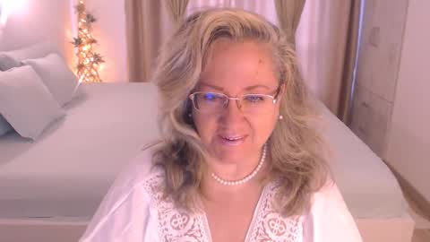 Cryna online show from 10/19/25, 10:05